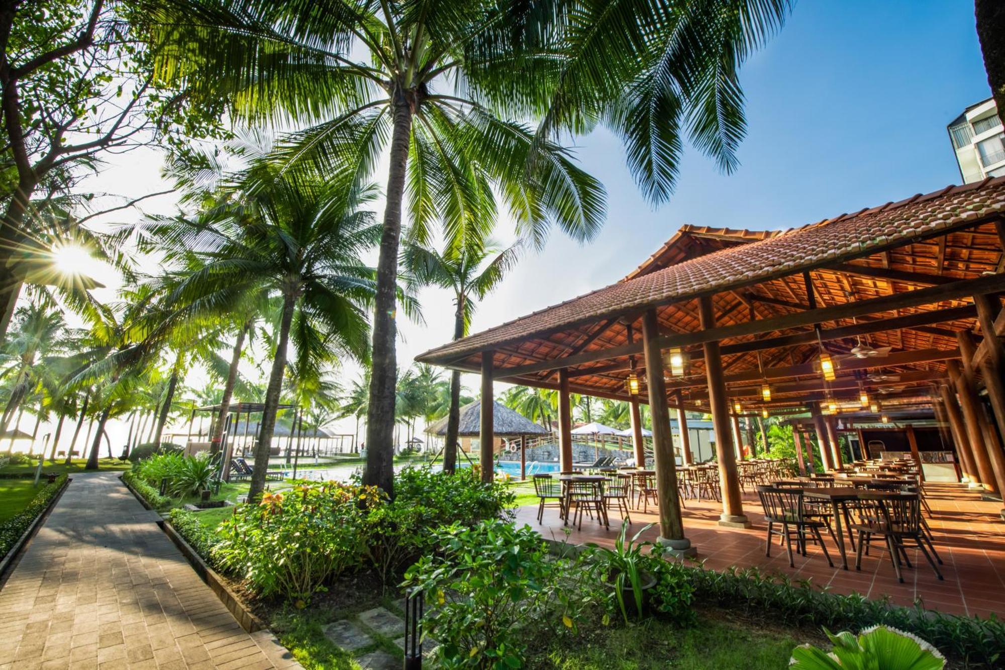Famiana Resort & Spa - Breakfast Is Served As Brunch 6Am30 To 1Pm Дуонг-Донг Экстерьер фото